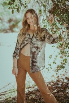 Katie Koniakowsky midriff