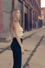 Alexis Reed sexy model outside