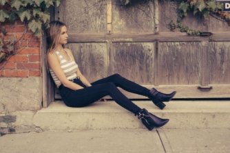 Alexis Reed sitting