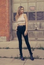 Alexis Reed no bra