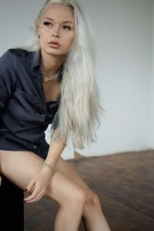 Chère Noble blonde