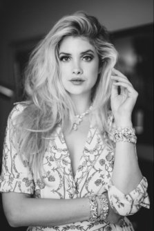 Kelsey Elliott blond