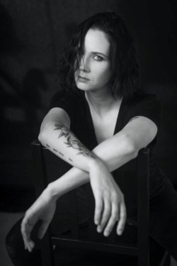 model Zuzana Volny in black and white by Manuel Cencieros